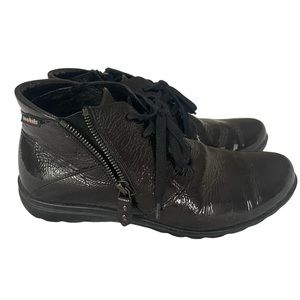 MOBILS Black Patent Leather Tie Up Ankle Boots. Size 7.5